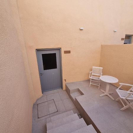 M Residence Santorini Johnnie Cave Фіра Екстер'єр фото