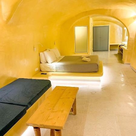 M Residence Santorini Johnnie Cave Фіра Екстер'єр фото