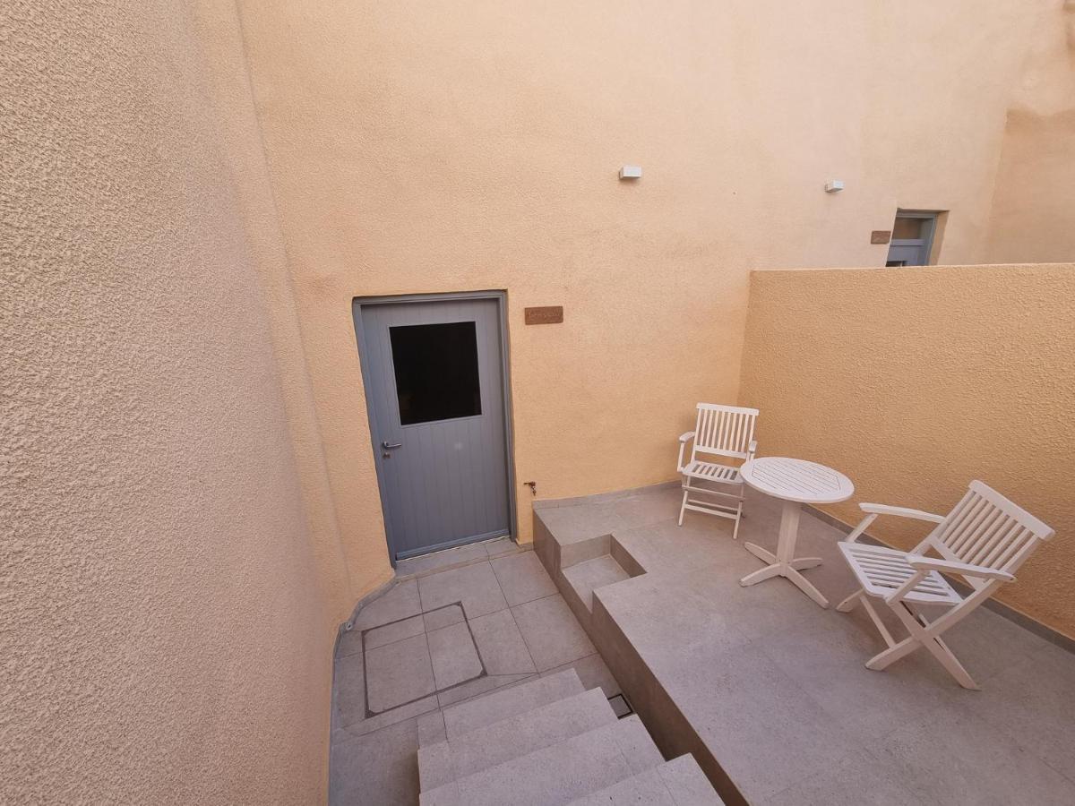 M Residence Santorini Johnnie Cave Фіра Екстер'єр фото