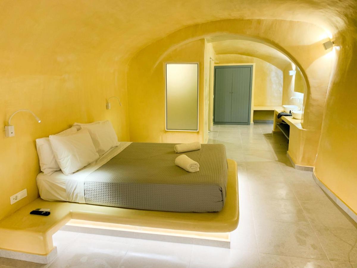 M Residence Santorini Johnnie Cave Фіра Екстер'єр фото