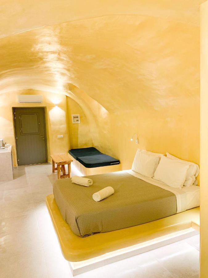 M Residence Santorini Johnnie Cave Фіра Екстер'єр фото