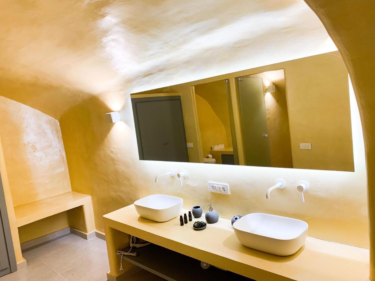 M Residence Santorini Johnnie Cave Фіра Екстер'єр фото