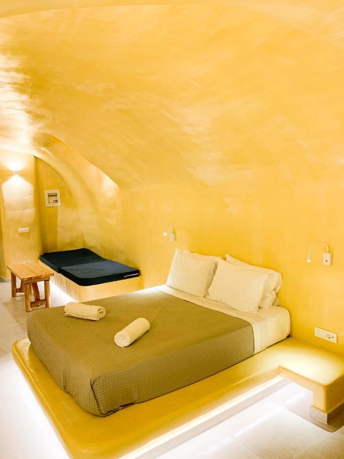 M Residence Santorini Johnnie Cave Фіра Екстер'єр фото